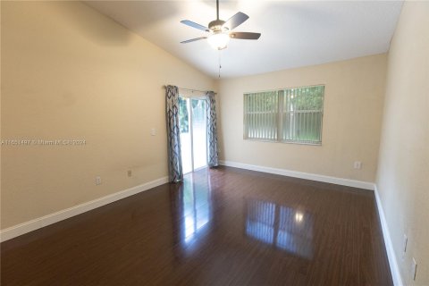 House in Pembroke Pines, Florida 4 bedrooms, 190.36 sq.m. № 1347633 - photo 20