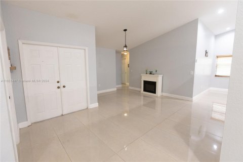 House in Pembroke Pines, Florida 4 bedrooms, 190.36 sq.m. № 1347633 - photo 7