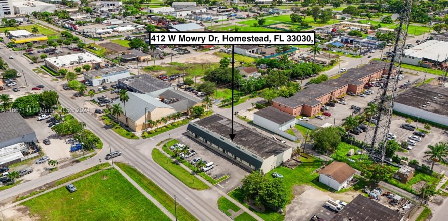 Commercial property in Homestead, Florida № 1381840