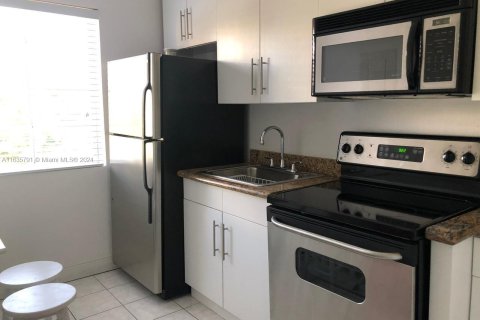 Copropriété à vendre à Miami Beach, Floride: 39.3 m2 № 1305587 - photo 2