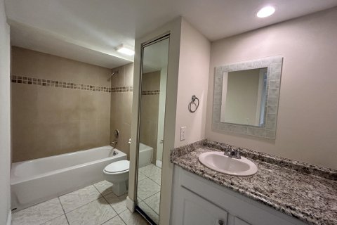 Townhouse in Palm Beach Gardens, Florida 2 bedrooms, 114.83 sq.m. № 1011890 - photo 17