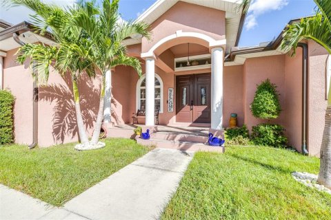 House in Tampa, Florida 3 bedrooms, 197.42 sq.m. № 1429545 - photo 3