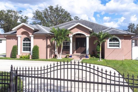 House in Tampa, Florida 3 bedrooms, 197.42 sq.m. № 1429545 - photo 4