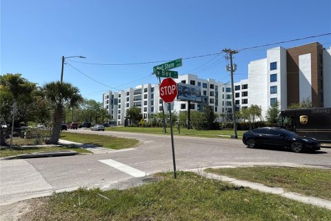 Propiedad comercial en venta en Tampa, Florida № 479241 - foto 9