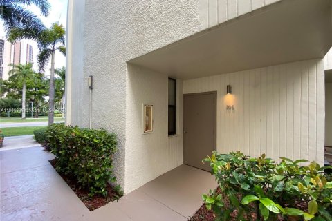 Condo in Aventura, Florida, 3 bedrooms  № 1228311 - photo 2