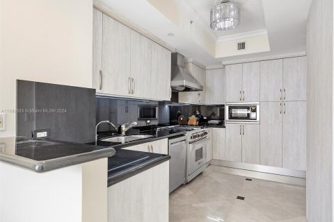 Condo in Sunny Isles Beach, Florida, 3 bedrooms  № 1345364 - photo 19