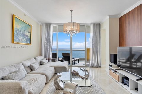 Copropriété à vendre à Sunny Isles Beach, Floride: 3 chambres, 205.69 m2 № 1345364 - photo 1