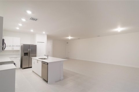 Casa en venta en Miami, Florida, 5 dormitorios, 281.77 m2 № 1321271 - foto 8