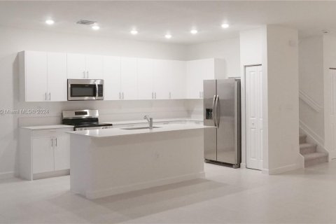 Casa en venta en Miami, Florida, 5 dormitorios, 281.77 m2 № 1321271 - foto 7