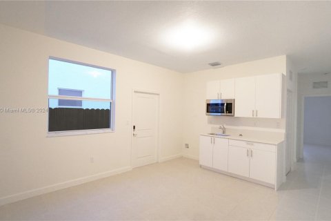 Casa en venta en Miami, Florida, 5 dormitorios, 281.77 m2 № 1321271 - foto 27