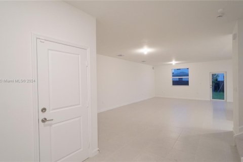 Casa en venta en Miami, Florida, 5 dormitorios, 281.77 m2 № 1321271 - foto 4