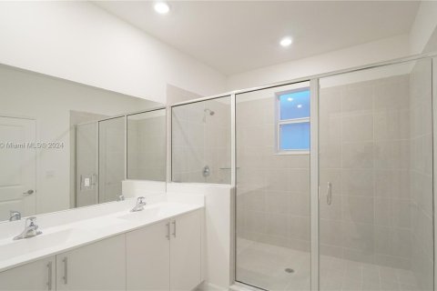 Casa en venta en Miami, Florida, 5 dormitorios, 281.77 m2 № 1321271 - foto 18