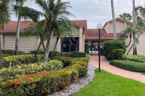 Condo in Coconut Creek, Florida, 3 bedrooms  № 1182147 - photo 1