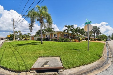 Villa ou maison à vendre à Saint Petersburg, Floride: 3 chambres, 200.76 m2 № 1344337 - photo 2