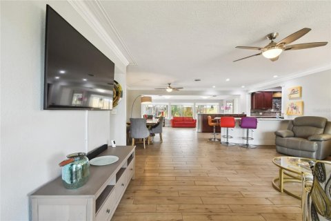 Casa en venta en Saint Petersburg, Florida, 3 dormitorios, 200.76 m2 № 1344337 - foto 9