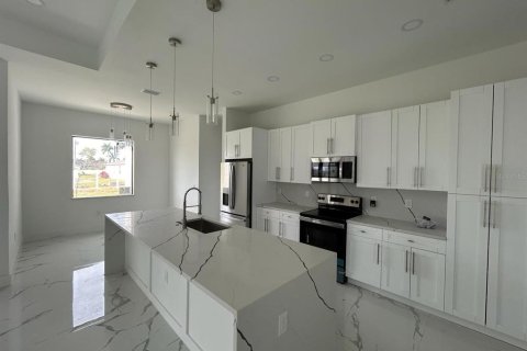 Casa en venta en Cape Coral, Florida, 4 dormitorios, 161.19 m2 № 1008028 - foto 7