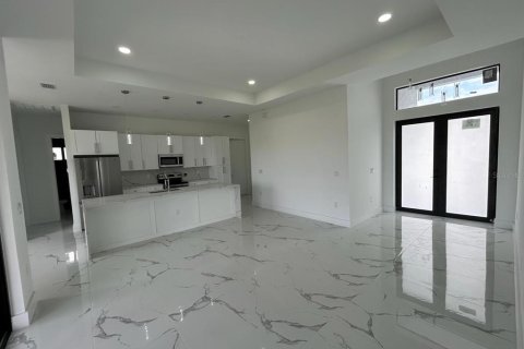 Casa en venta en Cape Coral, Florida, 4 dormitorios, 161.19 m2 № 1008028 - foto 5