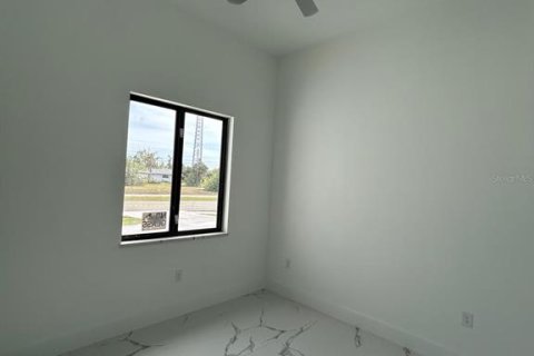 Casa en venta en Cape Coral, Florida, 4 dormitorios, 161.19 m2 № 1008028 - foto 14