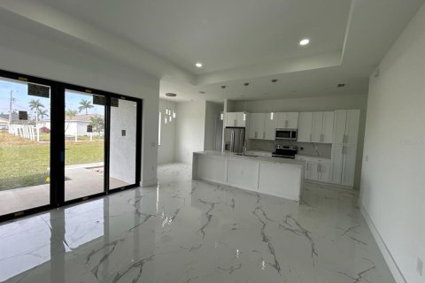 Casa en venta en Cape Coral, Florida, 4 dormitorios, 161.19 m2 № 1008028 - foto 6