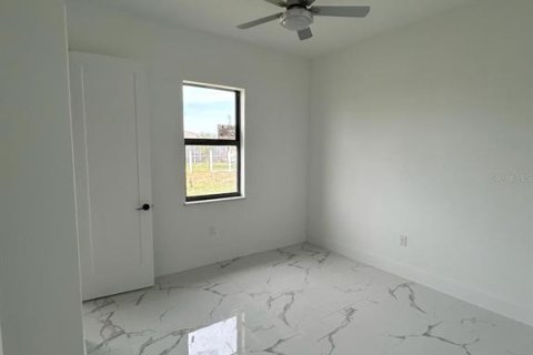 Casa en venta en Cape Coral, Florida, 4 dormitorios, 161.19 m2 № 1008028 - foto 12