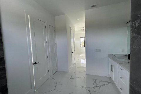 Villa ou maison à vendre à Cape Coral, Floride: 4 chambres, 161.19 m2 № 1008028 - photo 18