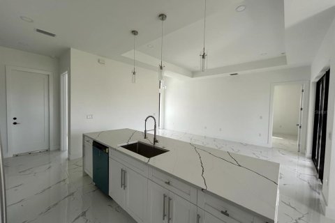 Casa en venta en Cape Coral, Florida, 4 dormitorios, 161.19 m2 № 1008028 - foto 8