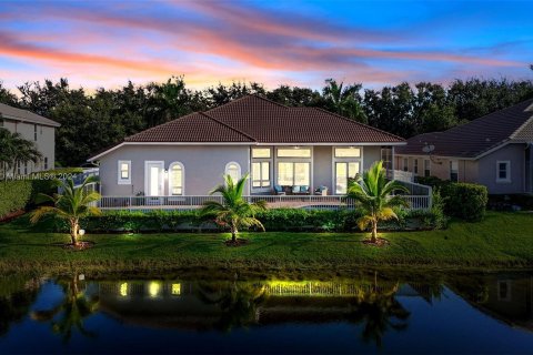 Villa ou maison à vendre à Coral Springs, Floride: 5 chambres, 256.6 m2 № 1332731 - photo 2