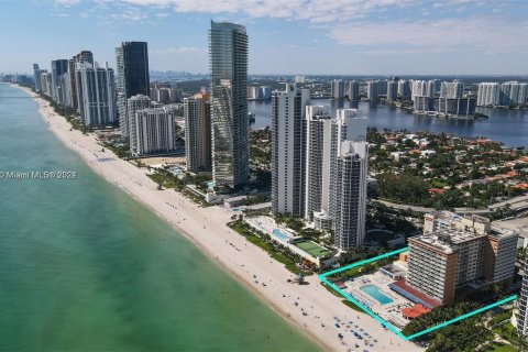 Studio in the Condo in Sunny Isles Beach, Florida  № 1294983 - photo 22