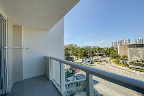 Studio in the Condo in Sunny Isles Beach, Florida  № 1294983 - photo 13