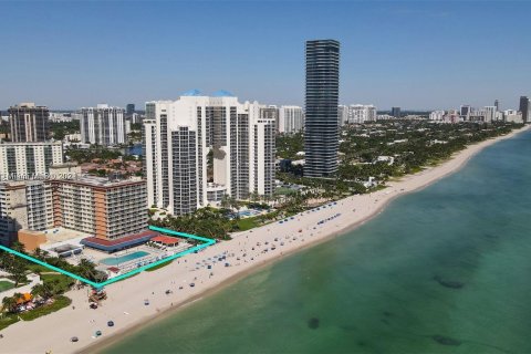 Studio in the Condo in Sunny Isles Beach, Florida  № 1294983 - photo 23