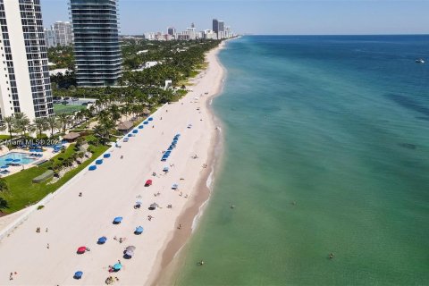 Studio in the Condo in Sunny Isles Beach, Florida  № 1294983 - photo 25