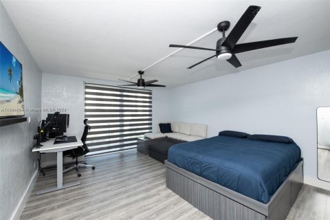 Studio in the Condo in Sunny Isles Beach, Florida  № 1294983 - photo 4