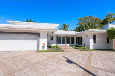 Villa ou maison à vendre à Bay Harbor Islands, Floride: 4 chambres, 289.11 m2 № 951402 - photo 4