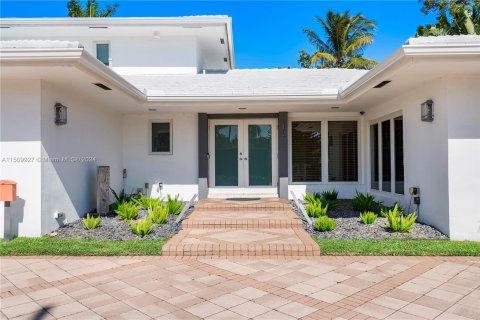Casa en venta en Bay Harbor Islands, Florida, 4 dormitorios, 289.11 m2 № 951402 - foto 1