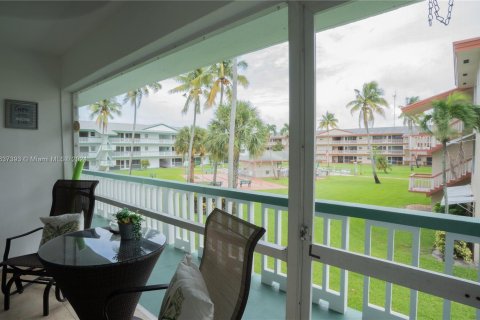 Copropriété à vendre à Hollywood, Floride: 2 chambres, 81.75 m2 № 1310189 - photo 1