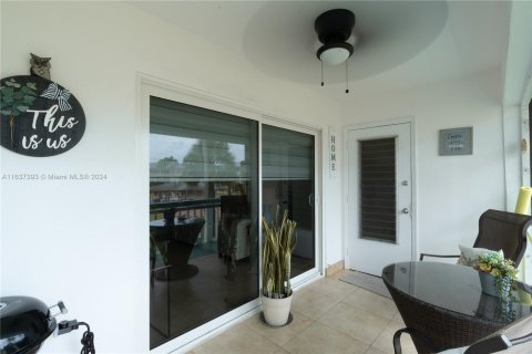 Condominio en venta en Hollywood, Florida, 2 dormitorios, 81.75 m2 № 1310189 - foto 2