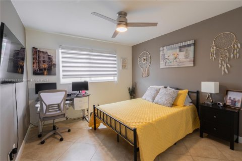 Condo in Hollywood, Florida, 2 bedrooms  № 1310189 - photo 11