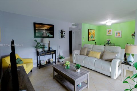 Condominio en venta en Hollywood, Florida, 2 dormitorios, 81.75 m2 № 1310189 - foto 5