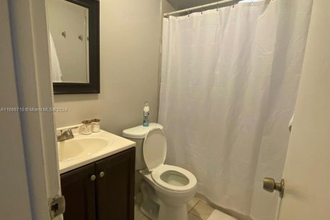 Condo in Wilton Manors, Florida, 2 bedrooms  № 1380506 - photo 13