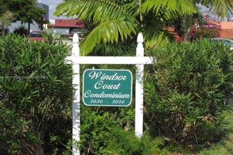 Condo in Wilton Manors, Florida, 2 bedrooms  № 1380506 - photo 1