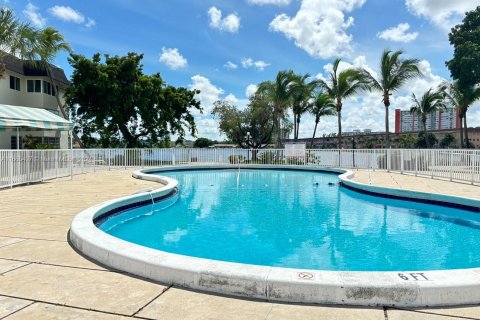 Copropriété à vendre à Miami, Floride: 2 chambres, 96.62 m2 № 1380423 - photo 3