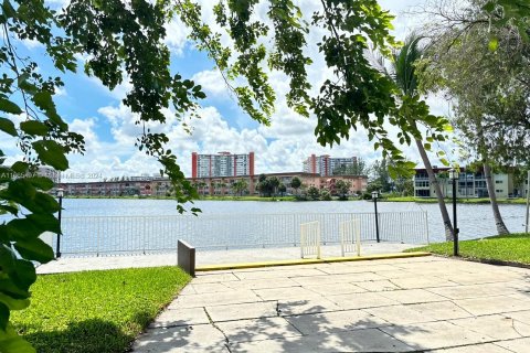 Copropriété à vendre à Miami, Floride: 2 chambres, 96.62 m2 № 1380423 - photo 4