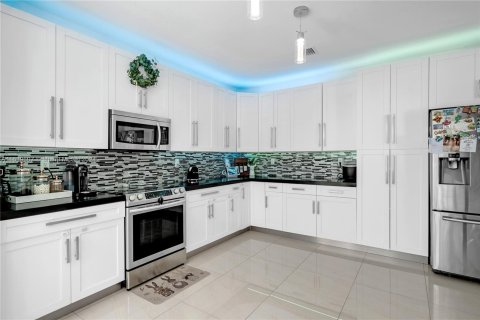 Casa en venta en Miami, Florida, 5 dormitorios, 256.97 m2 № 1315579 - foto 6