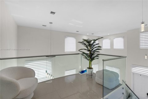 Villa ou maison à vendre à Miami, Floride: 5 chambres, 256.97 m2 № 1315579 - photo 12