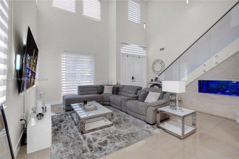 Villa ou maison à vendre à Miami, Floride: 5 chambres, 256.97 m2 № 1315579 - photo 4