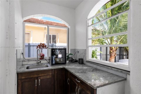 Villa ou maison à vendre à Miami, Floride: 5 chambres, 256.97 m2 № 1315579 - photo 13