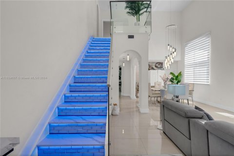 Villa ou maison à vendre à Miami, Floride: 5 chambres, 256.97 m2 № 1315579 - photo 2