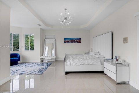 Casa en venta en Miami, Florida, 5 dormitorios, 256.97 m2 № 1315579 - foto 9