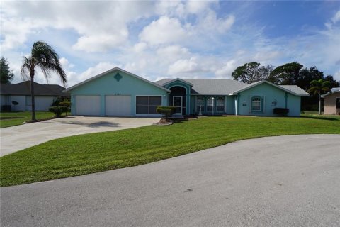 House in Punta Gorda, Florida 3 bedrooms, 212.37 sq.m. № 1434933 - photo 1