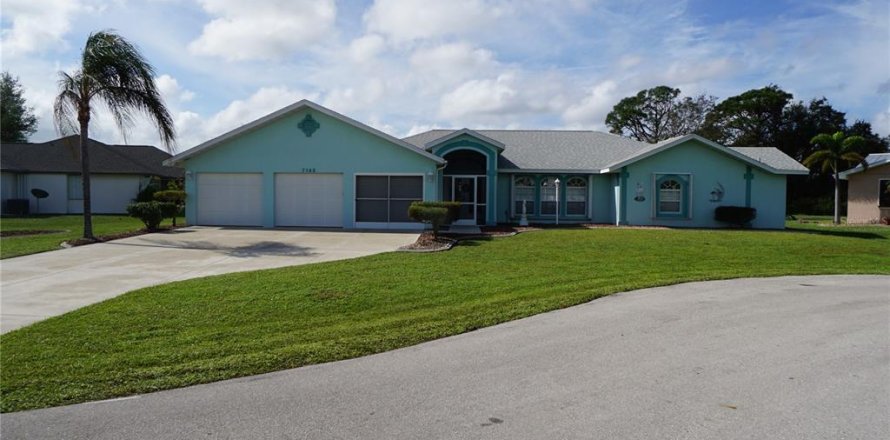 House in Punta Gorda, Florida 3 bedrooms, 212.37 sq.m. № 1434933